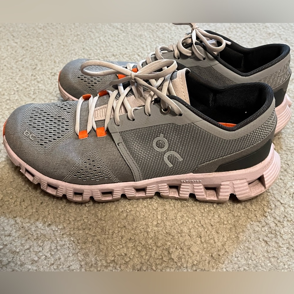 On cloud running shoe. Great condition